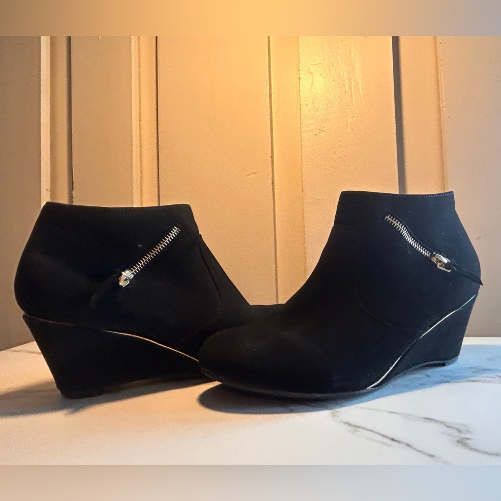 Black Ankle Boots with Pointed Toe and Block Heel